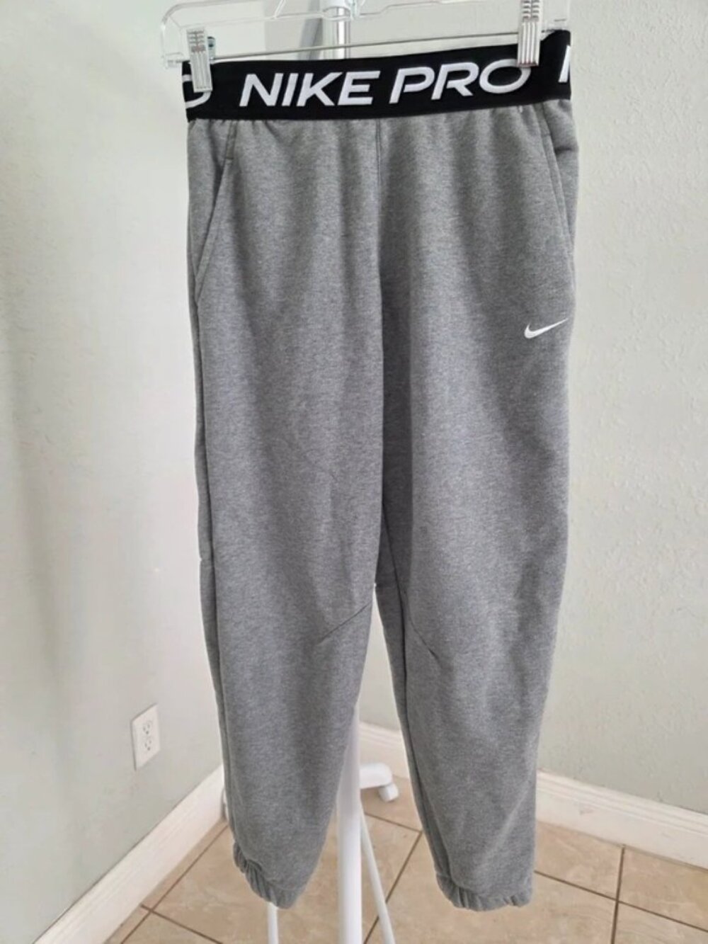 NWT Nike Pro Dri-FIT High Rise Joggers Heather Gray Girls M 10-12 Sweatpants